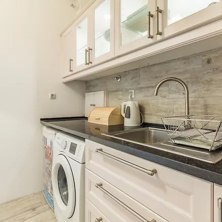 Alfama @ Lisbon's Historical Heart *